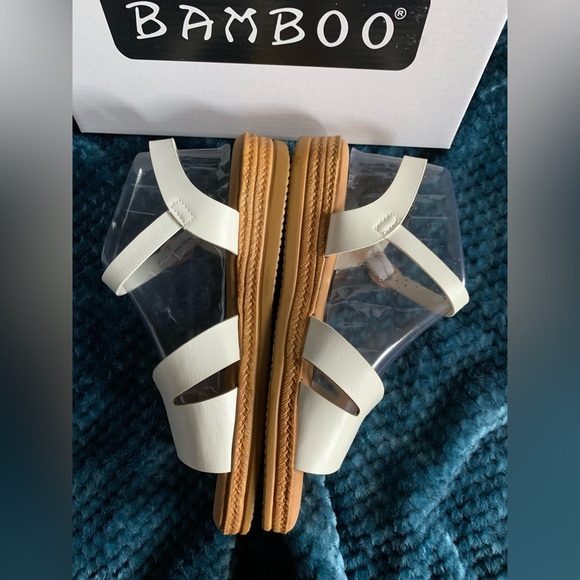 🌸White Bamboo Strap Sandals in box. New! 4 sizes available. - Picture 2 of 4